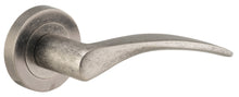 Load image into Gallery viewer, Oxford Lever on Round Rose